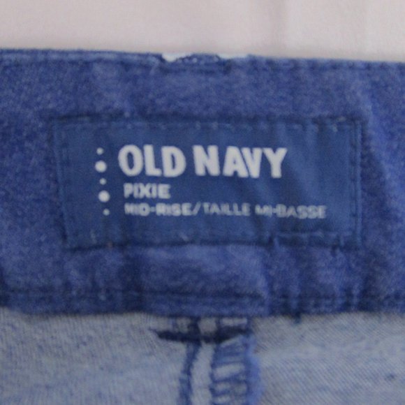 Old Navy Blue and White Floral Cropped Pants - Picture 8 of 12